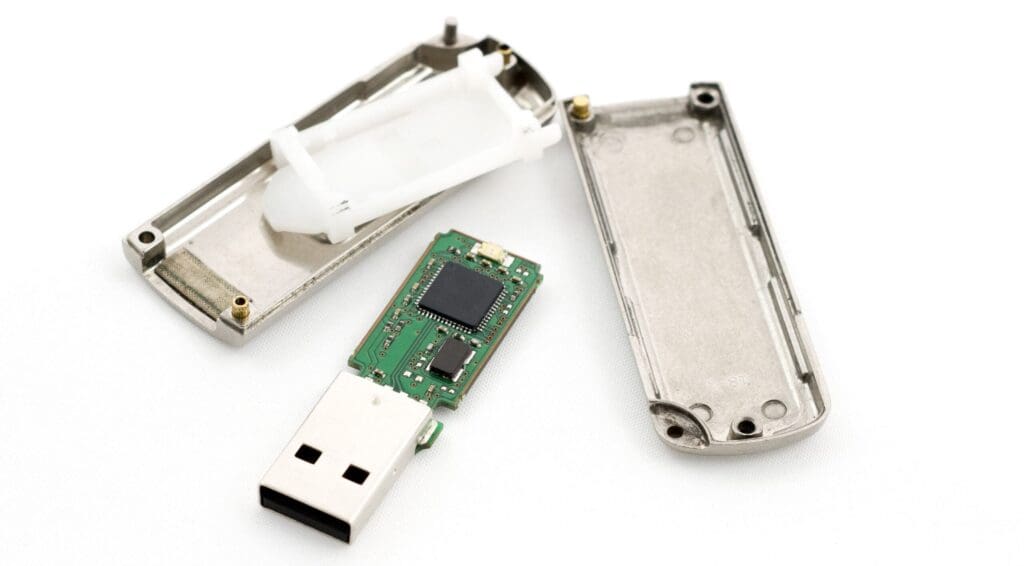 USB Stick gebrochen, Stecker und Speicher Platine Defekt